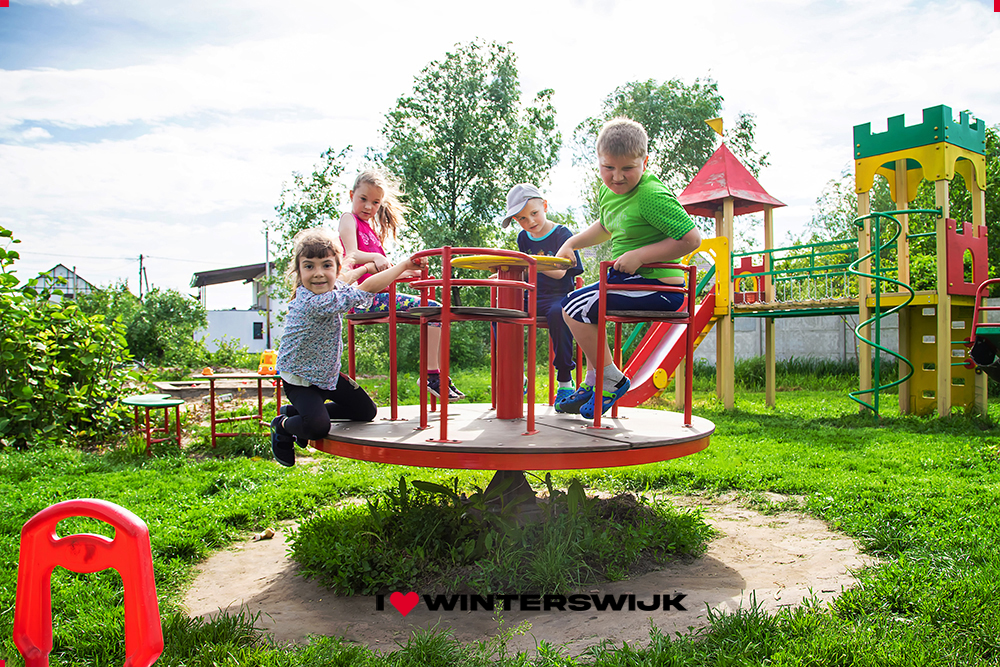children-play-on-the-playground-selective-focus-2024-12-19-16-05-48-utc kopie